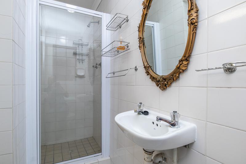 5 Bedroom Property for Sale in Constantia Western Cape